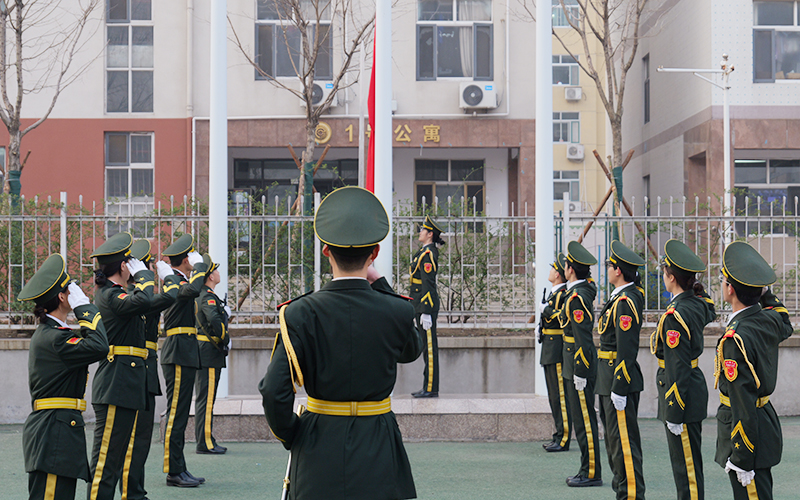 升旗仪式.jpg 升旗仪式.jpg