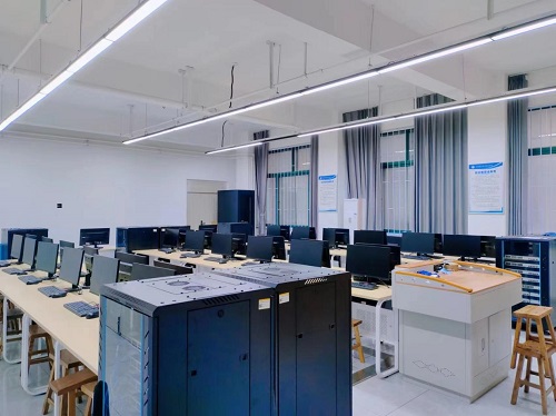 智能网联-有线网络仿真实训室.jpg 智能网联-有线网络仿真实训室.jpg