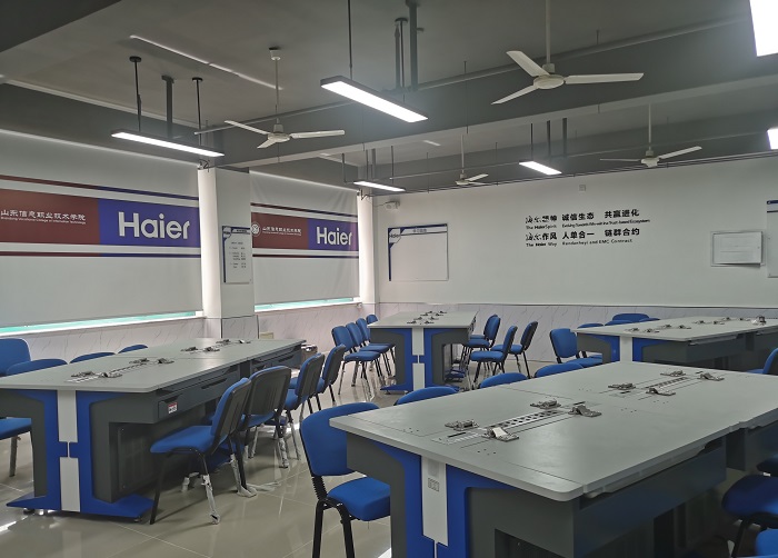 7智能互联产教融合实训室-理实一体化实训室.jpg 7智能互联产教融合实训室-理实一体化实训室.jpg