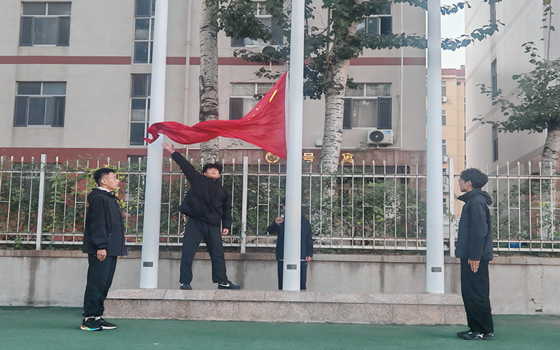 升旗.jpg 升旗.jpg