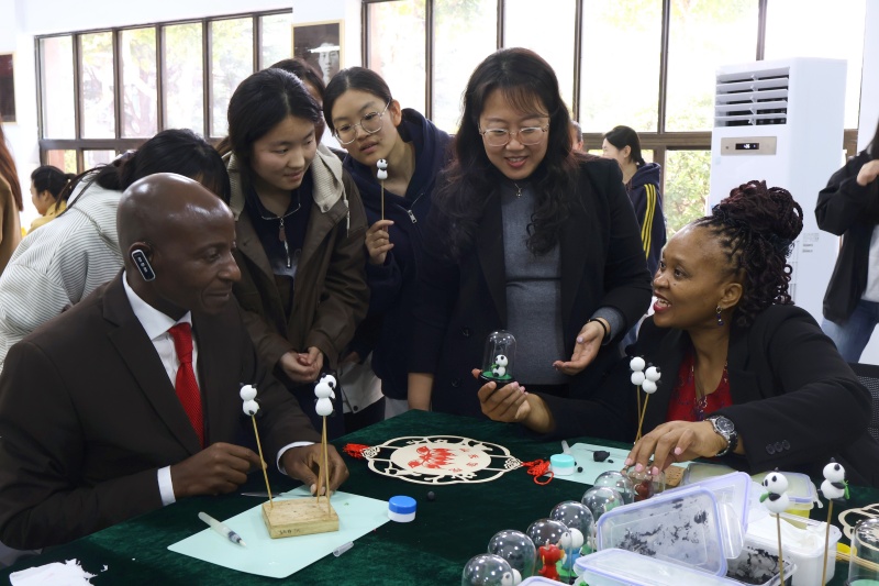 2体验孟氏面塑非遗项目.jpg 2体验孟氏面塑非遗项目.jpg