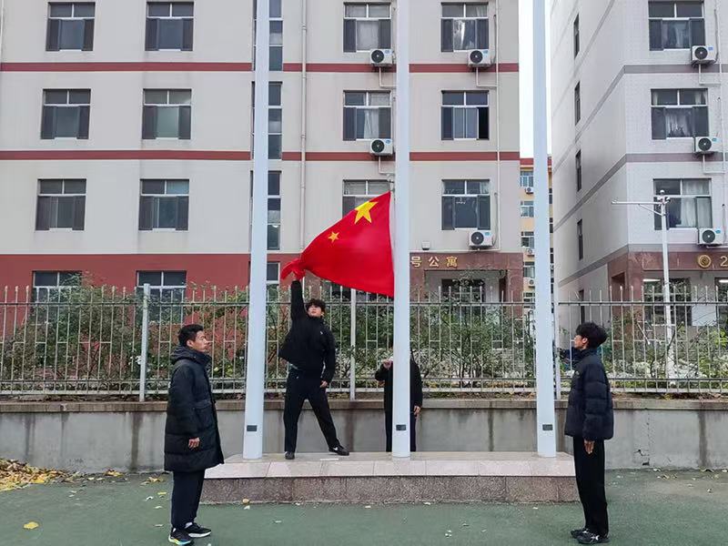 升旗仪式.jpg 升旗仪式.jpg