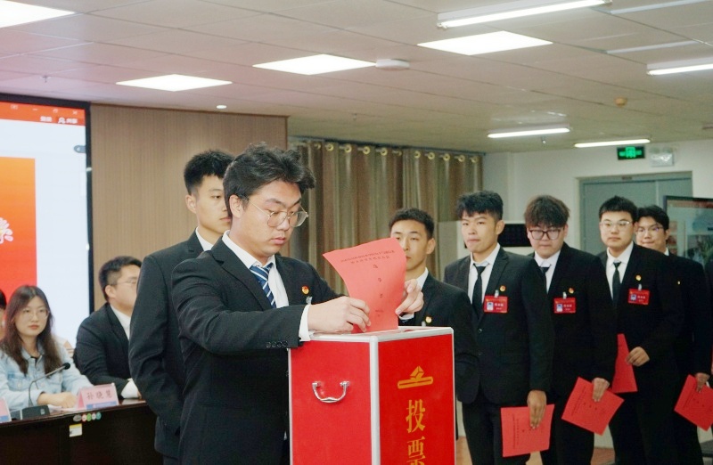 学生代表投票.jpg