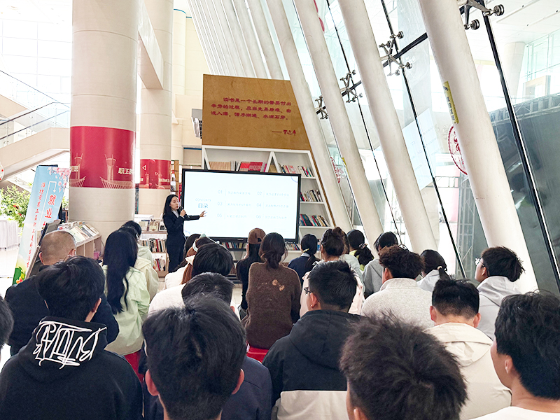 电子与通信系组织学生参加潍坊市第二届职工美好生活季就业招聘会